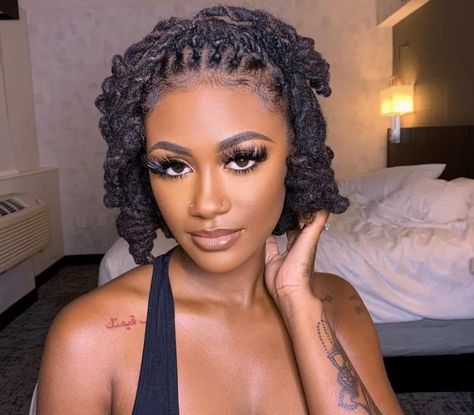 Kali (Rapper) Age, Biography, Net Worth, Boyfriend, Height, Wiki » Trengezie Kali Rapper, Big Box Braids, Big Box Braids Hairstyles, Short Locs Hairstyles, Black Queens, Dread Hairstyles, Girls Braids, Dreadlock Hairstyles, Face Card