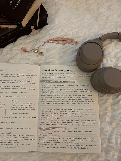 Headphones Study Aesthetic, Study Notes Ideas, Studyblr Aesthetic, Studyblr Notes, Romanticising School, Aesthetic Writing, Psychology Notes, School Diary, Romanticizing School