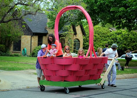 Strawberry Parade Float Ideas, Easter Floats Parade, Wagon Floats Ideas Kids, Giant Egg Prop, How To Build A Float For A Parade, Wagon Floats, Parade Float, Easter Parade, Easter Basket Diy