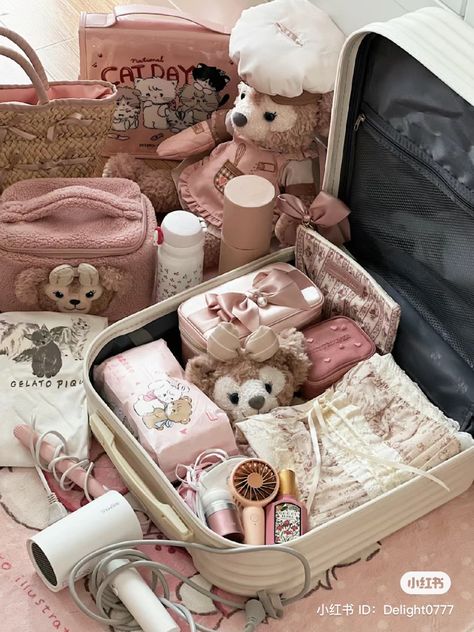 Loveshackfancy Aesthetic, Cute Suitcases, School Bag Essentials, Hello Kitty Rooms, Bridal Gift Wrapping Ideas, Inside My Bag, Pink Lifestyle, Pink Pilates, Pilates Princess