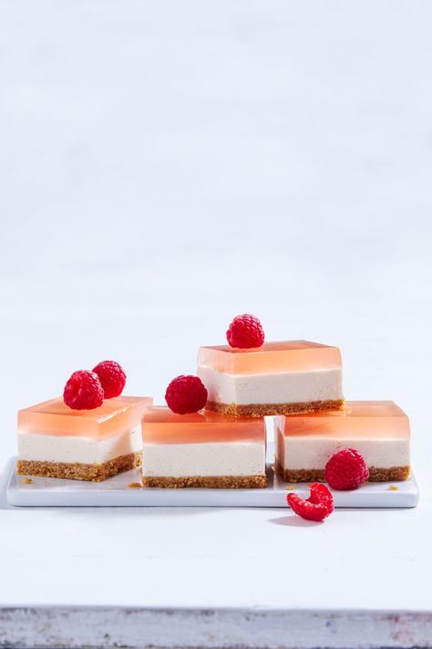 With a biscuit base, creamy cheesecake middle and pink gin jelly topping, this amazing dessert is as delicious as it looks.#cheesecake #gin #dessert #baking #australia #australian #australianrecipes Gin Cheesecake, Christmas Slices, Fun Cheesecake, Cheesecake Slice, Jelly Slice, Slice Recipes, Xmas Baking, Chocolate Slice, Caramel Slice