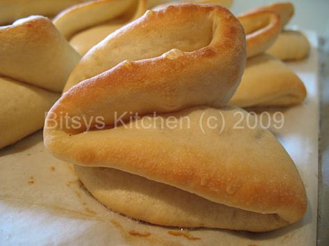 Authentic Jamaican Coco Bread Recipe Jamaican Coco Bread Recipe, Jamaican Coco Bread, Coco Bread Recipe, Coco Bread, Jamaica Food, Carribean Food, Jamaican Cuisine, Jamaican Dishes, Island Food