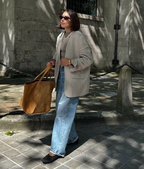 All Posts • Instagram Linen Blazer Outfit Women, Linen Blazer Outfit, Summer Blazer Outfits, Corporate Girlie, Ny Outfits, Blazer Outfits For Women, French Girl Chic, 2024 Style, Mood Board Fashion