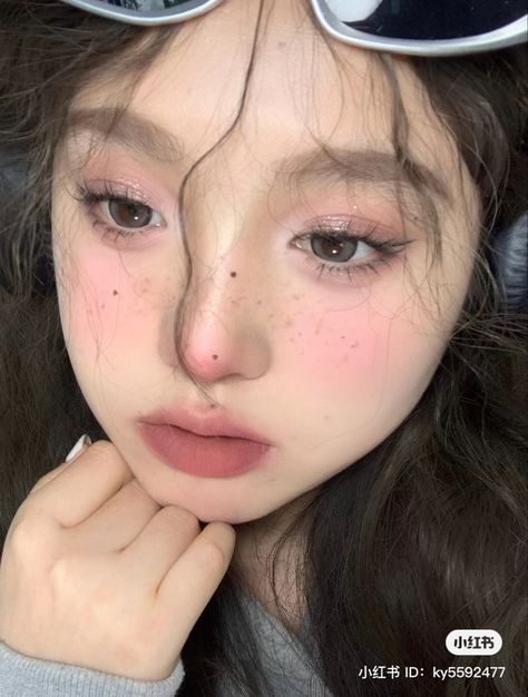 Korean Freckles, Cute Innocent Makeup, Innocent Makeup Look, Innocent Makeup, Xiaohongshu Makeup, Bunny Makeup, Rectangle Face, Freckles Makeup, Fake Freckles