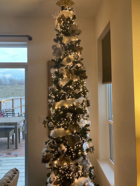 Pencil Christmas Tree In Kitchen, Pencil Bedroom Christmas Trees, Pencil Christmas Tree Dining Room, Pencil Tree With Balls And Lights, Pencil Tree Gold, Christmas Dining Room Decor, Pencil Tree, Pencil Trees, Christmas Dining Room