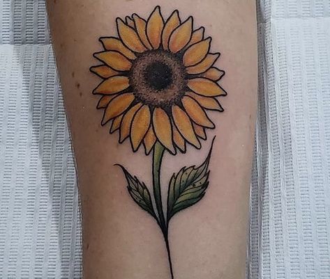 Traditional Sunflower Tattoo, Traditional Sunflower, Amor Tattoo, Traditional Tattoo Flowers, Tattoo Stencil Outline, Sunflower Tattoo, American Traditional, Piercing Tattoo, Guilty Pleasures