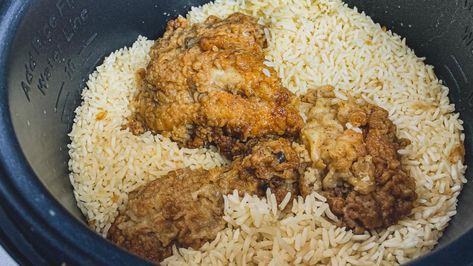 KFC Rice Cooker Hack Is Some Next-Level Cookery Kfc Rice, Chicken Hacks, Multicooker Recipes, Rice Ideas, Rice Maker, Caramelized Bacon, Indonesian Recipes, Rice Cooker Recipes, Kfc Chicken