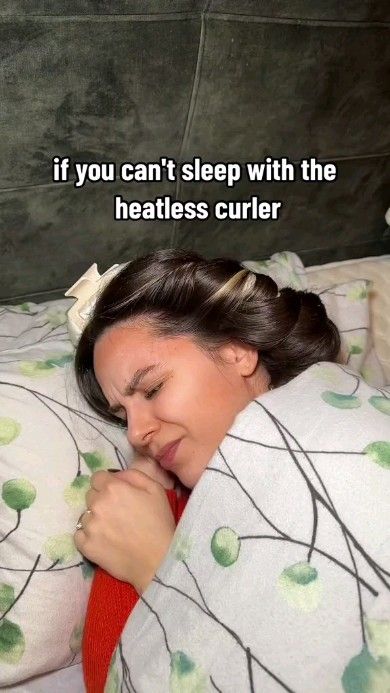 Hair care routinee | Can't you sleep with the heatless curler? then try this method. She is much more pleasant. All you need is a headband. #heatlesshairstyles... | Instagram Heatless Curls Short Hair, Sleep In Curlers, Hair Curlers Overnight, Curlers For Short Hair, Heatless Curler, Diy Hair Curlers, Heatless Waves, Heatless Curls Overnight, Diy Projects To Make And Sell