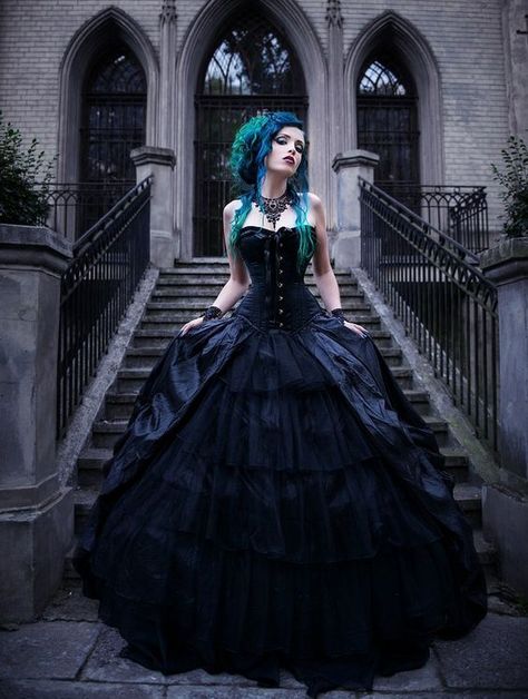 Fete Emo, Victorian Gothic Wedding, Black Wedding Dress Gothic, Dresses Corset, Wedding Dress Black, Gothic Mode, Gothic Wedding Dress, Goth Wedding, Dark Wedding