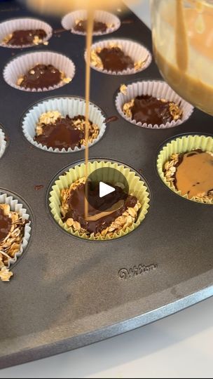 Oatmeal Treats, Yummy Oatmeal, Dessert Videos, Honey Chocolate, 2024 Recipes, Chocolate And Peanut Butter, Breakfast Bites, Oat Bars, Low Calorie Desserts