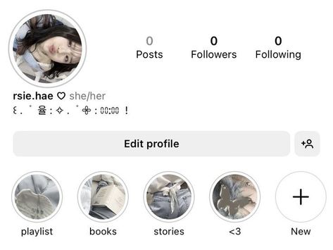 instagram layout idea ! Instagram Inspo Bio, Instagram Layout Aesthetic, Layout Aesthetic, Insta Layout, Ig Bio, Insta Bio, Bio Ideas, Instagram Feed Ideas Posts, Simple Designs To Draw