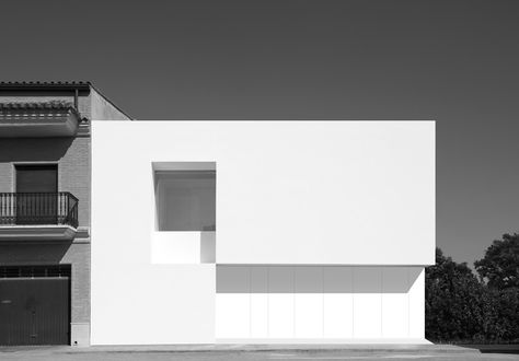 Fran Silvestre Arquitectos, Diego Opazo · PATI BLAU · Divisare Fran Silvestre, Casa Country, Paradise Beach, Valencia Spain, False Ceiling, Architecture Project, Contemporary Architecture, Ground Floor, Picture Gallery