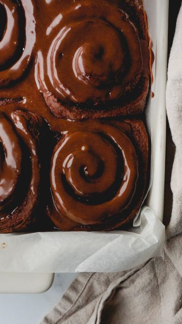 Nutella Cinnamon Rolls, Nutella Icing, Chocolate Cinnamon Rolls, Make Cinnamon Rolls, Breakfast Cinnamon, Staple Recipes, Nutella Frosting, Better Breakfast, Nutella Spread