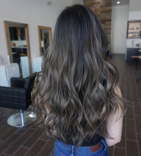 Brunette Hair Color With Highlights, Balayage Hair Tutorial, Black Hair Balayage, Ash Hair Color, Brown Hair Inspo, Hair Color Light Brown, Brown Hair Balayage, Blonde Hair Looks, Hair Color Highlights