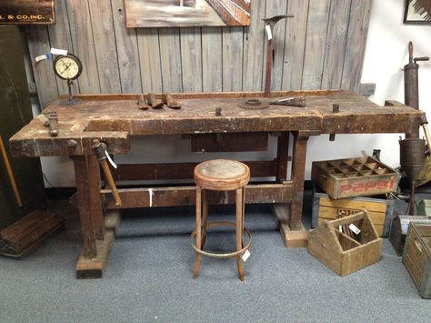 Old German Workbench. Reference URL -- http://www.badgerwoodworks.com/2012/05/old-german-workbench/ Timber Workbench, Craftsman Workbench, Vintage Workbench, Leg Vise, Wood Workbench, Garage Workbench Plans, Woodworking Plans Patterns, Work Benches, Woodworking Projects Furniture