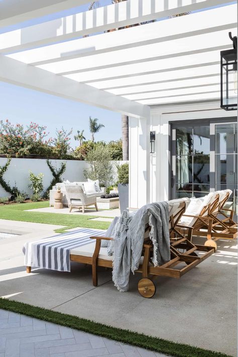 The Look: Windward P.4 - Mindy Gayer Design Co. Pool House Cabana, Mindy Gayer Design, Farmhouse Yard, Serena Lily, Beach Lounge, Backyard Spaces, Country Landscaping, Back Deck, California Homes