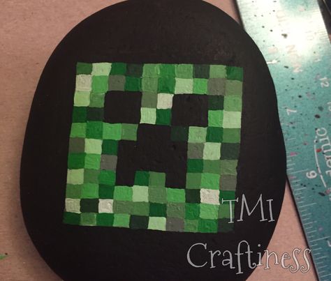 Minecraft Creeper (10cmx10cm) #paintedrocks Halloween Rocks, Christian Crafts, Minecraft Party, Painted Rock, Creepers, Painting Projects, Rock Painting, Stone Painting, Rock Art