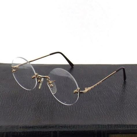 Round Glasses Men, Vintage Spectacles, Mens Luxury Accessories, Vintage Eye Glasses, Mens Accessories Bracelet, Circle Glasses, Male Outfit, Big Glasses, Rimless Eyeglasses