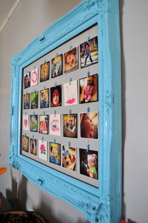 Blue Frame Hanging Photos Dorms Decor, Old Picture Frames, Hemma Diy, Creation Deco, Decor Minimalist, Crafty Craft, Photo Displays, Wall Collage, Photo Collage