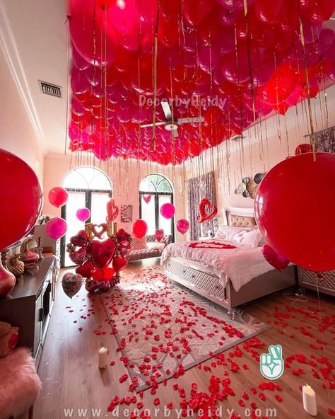 DecorbyHeidy - Balloon Designer on Instagram: "This gorgeous Valentine’s Day Surprise for @dimplez_103 had us swooning!!!! Thank you for allowing us to be your best accomplice in this surprise @therealdonpanton 🤞🏼😍✨• • • • • • • #Decorationideas #decorbyheidy #balloonwallmiami #balloonsculpture #balloonart #wallofballoons #balloonsmiami #globosmiami #globos #arte #eventsmiami #eventplanner #eventdecorator #barranquilla #balloonbouquets #bedroomsurprise #balloons #bedroomballoons #valentinesda Room Decoration Romantic, Romantic Surprises For Him, Romantic Bedroom Design, Romantic Room Surprise, Romantic Room Decoration, Couple Room, Surprise For Him, Romantic Bedroom Decor, Romantic Surprise