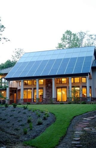 This North Carolina home gets most of its space heating from the passive solar design, but the solar thermal system (top of roof) supplies both domestic hot water and a secondary radiant floor heating system. | Photo courtesy of Jim Schmid Photography. Renovation Facade, Solar Energy Design, Passive Solar Homes, Solar Panels Roof, Passive Solar Design, Solar Energy Diy, Solar Thermal, Solar Design, Solar Energy Panels