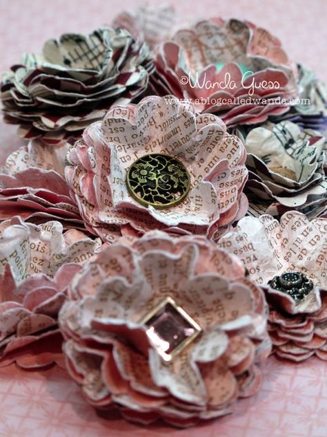 Stary Papier, Neli Quilling, Papel Vintage, Book Page Crafts, Paper Flowers Diy, Primitive Christmas, Scrapbook Embellishments, Button Crafts, Flower Tutorial