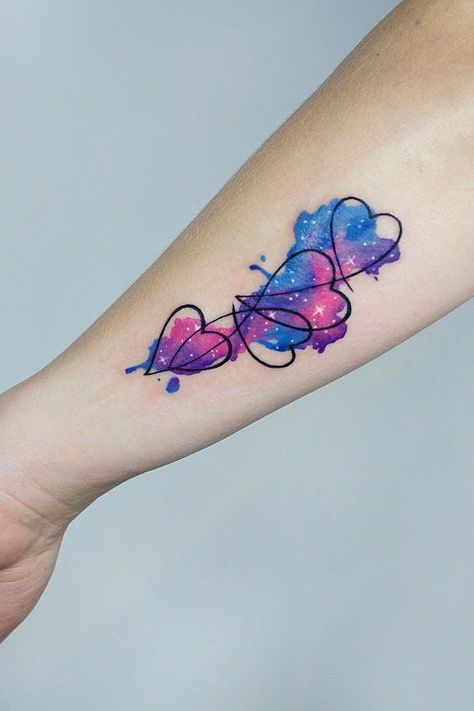 Kid Tattoos For Moms, Geometric Heart Tattoo, Watercolor Heart Tattoos, Name Tattoos On Wrist, Tattoos Infinity, Foot Tattoos For Women, 4 Tattoo, Tatuaje A Color, Heart Tattoo Designs