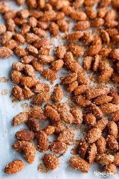 Roasted Almonds Recipe, Cinnamon Roasted Almonds, Healthy Holiday Desserts, Healthy Snack Recipe, Easy Healthy Snack, Spicy Almonds, Almond Snack, Spiced Almonds, Flours Banana Bread