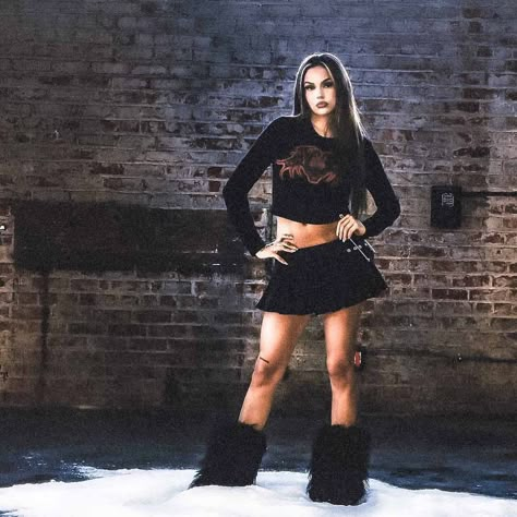 Maggie Lindemann On Stage, Maddie Lindemann Outfits, Maggie Lindemann Concert, Maggie Lindemann Outfits, Maddie Lindemann, Sydney Melman, Maggie Linderman, Poison Tree, Wwe 2k