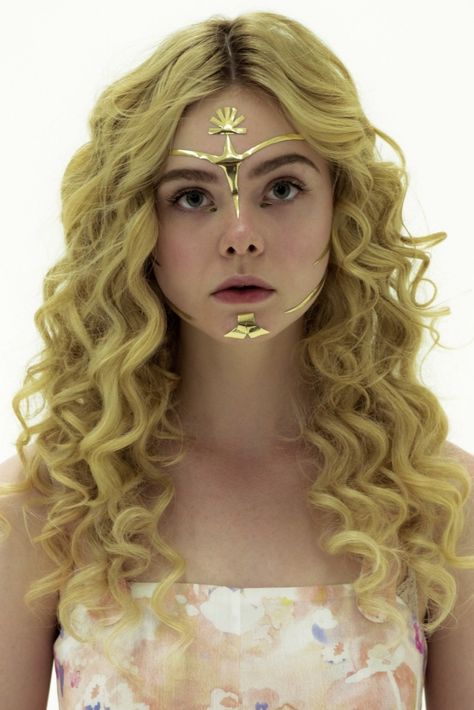 Elle Fanning, star of The Neon Demon, opens up about the shocking film and why she doesn't use her real name. Demon Makeup, Demon Costume, Neon Demon, The Neon Demon, Dakota And Elle Fanning, Elle Fanning, Beauty Photography, Makeup Inspiration, Beautiful People