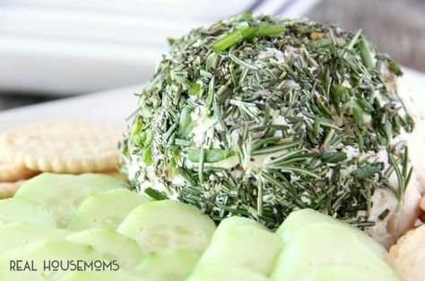 This GARLIC & HERB GOAT CHEESE BALL comes together in less than 10 minutes plus it's delicious and will impress your guests! Goat Cheese Ball, Herb Goat Cheese, Dairy Free Appetizers, Baked Appetizers, Baked Goat Cheese, Delicious Appetizer Recipes, Cheese Ball Recipes, Cheese Balls, Family Table