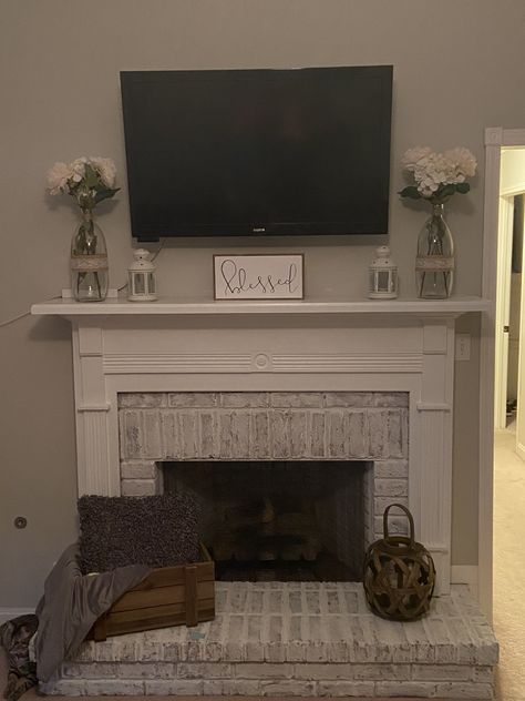 Bedroom Mantle Decor, Mantle Decor With Tv, Bedroom Mantle, Farmhouse Fireplace Decor, Brick Living Room, Mantle Ideas, Farmhouse Fireplace, Mantle Decor, Fireplace Decor