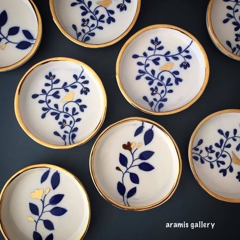 Painted Ceramic Plates, Diy Pottery Painting, Pottery Painting Designs, Diy Ceramic, Keramik Design, Painted Plates, Diy Pottery, Ceramics Pottery Art, Plate Art