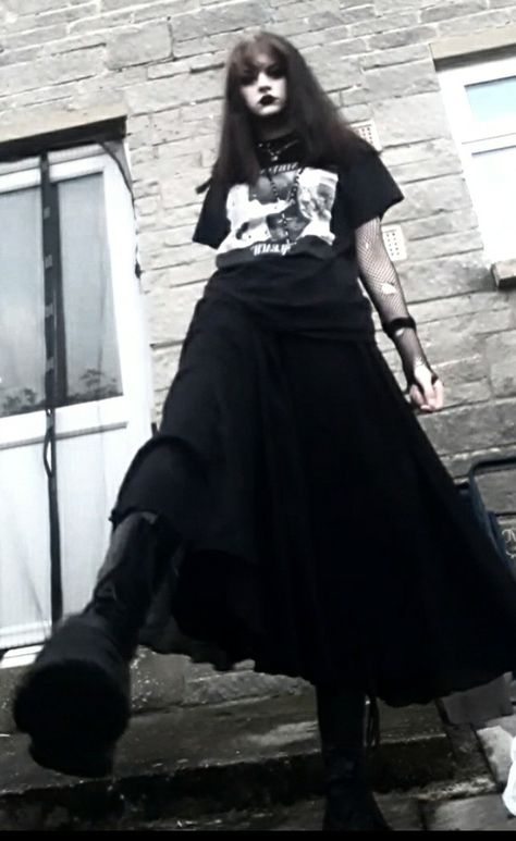 gothic emo punk long skirt band tee FOLLOW @ll0u1se ON IG!! Gothic Maxi Skirt Outfit, Goth Maxi Skirt Outfit, Goth Long Skirt Outfit, Fitted Maxi Skirt Outfit, Gothic Grunge Outfits, Goth Punk Outfits, Band Tee Outfits, Cute Emo Outfits, Goth Gifts