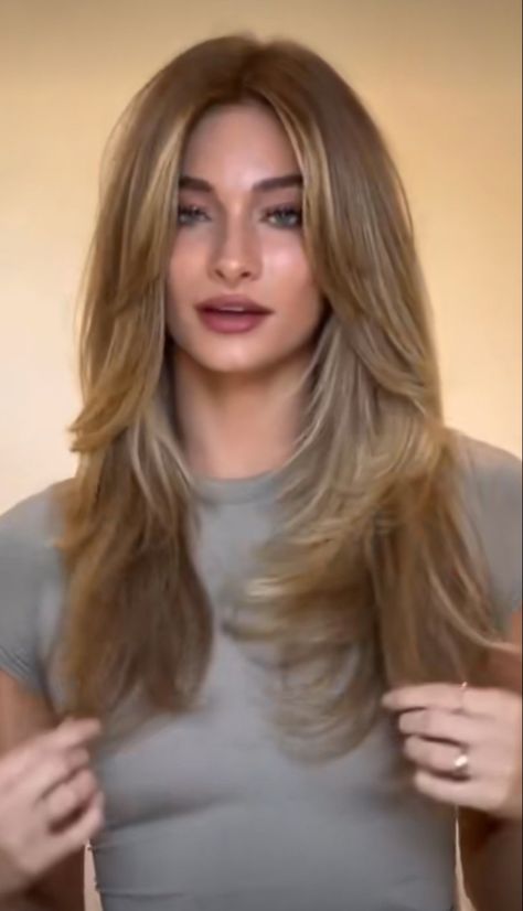 Haircuts For Medium Length Hair, Hair Inspiration Long, Layered Haircuts For Medium Hair, Hairstyles For Layered Hair, Hair Tips Video, Haircuts For Medium Hair, Haircuts Straight Hair, Long Hair With Bangs, Hair Stylist Life