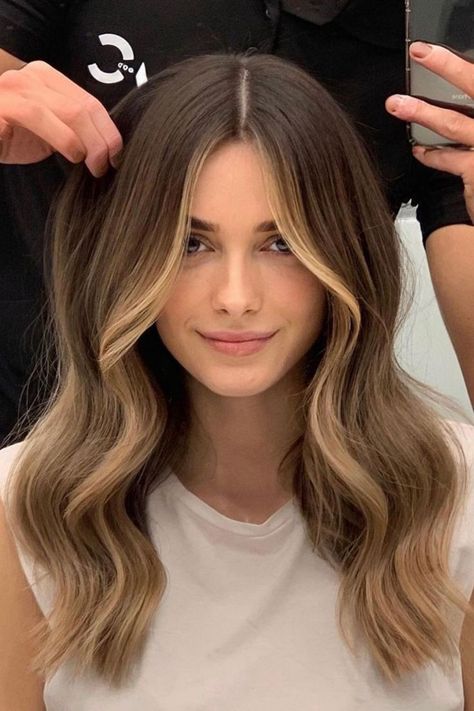 Highlights Brown Hair Balayage, Face Framing Hair, Rambut Brunette, Hair Contouring, Money Piece, Brown Hair Inspo, Brunette Hair With Highlights, Hair 2022, Brown Hair With Blonde Highlights