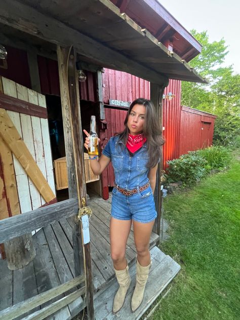 Country Costume Women, Tema Fest Outfit, Cow Girl Costume Women, Western Themed Party Outfit, Cow Girl Halloween Outfits, Cowboy Party Outfit Women, Wild Wild West Outfit, Cowboy Theme Party Outfit Women, Country Theme Outfit