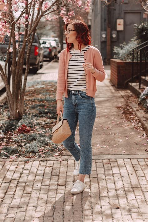 Straight Leg Jeans Outfit, Spring Denim Outfits, White Striped Shirt Outfit, Style Straight Leg Jeans, Spring Outfits 2020, Outfits With Striped Shirts, Straight Jeans Outfit, Simple Spring Outfits, Jeans Outfit Spring