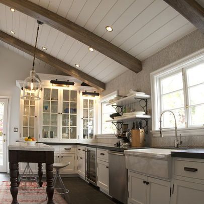 Kitchen Photos Uneven Ceiling Height Design Ideas, Pictures, Remodel, and Decor - page 5 Paint Ceiling, Vaulted Ceiling Kitchen, Wood Plank Ceiling, Wooden Ceiling Design, Plafond Design, Wood Beam Ceiling, Rustic Kitchen Design, Kitchen Ceiling, Wooden Ceilings