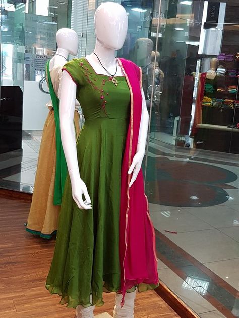 Stylish Neck Designs For Kurtis, Stylish Neck Designs, Neck Designs For Kurtis, Designs For Kurtis, Simple Craft Ideas, Designer Anarkali Dresses, Long Gown Design, Wedding Saree Blouse Designs, Anarkali Dress Pattern