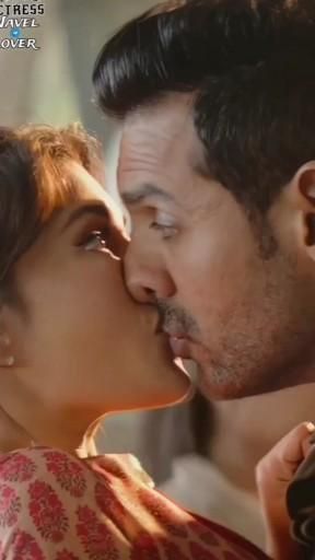 Smooches Quotes Kisses, Bollywood Stars Kiss, Lip Locking Kiss, Bollywood Kiss, Hot Actors Indian, Kissing Videos, Actress Kiss, Rare Features, Romantic Couple Kissing