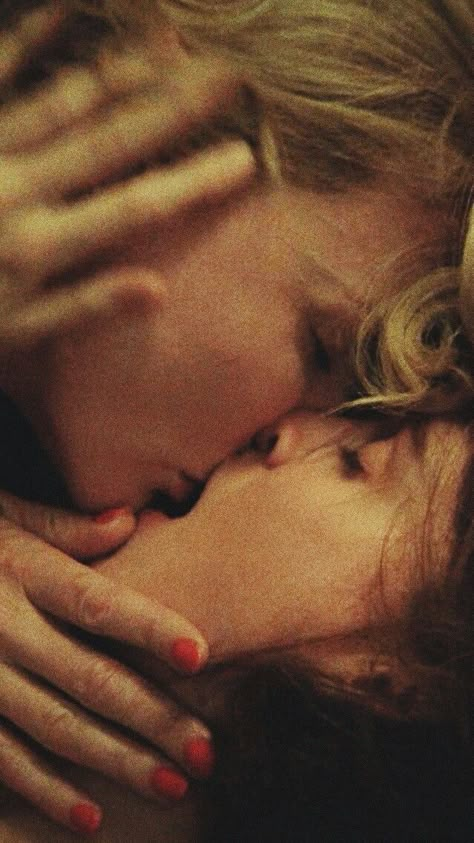 Therese Belivet, Rooney Mara Carol, Yellowjackets Aesthetic, Cate Blanchett Rooney Mara, Carol Aird, Jackie Taylor, Woman Loving Woman, Rooney Mara, Popular Photography