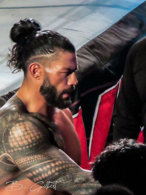 Reign Hairstyles, Samoan Men, Roman Shield, Roman Reigns Smile, Roman Reigns Shirtless, Wwe Roman Reigns, Wrestling Superstars, Surprising Facts, Life Photo