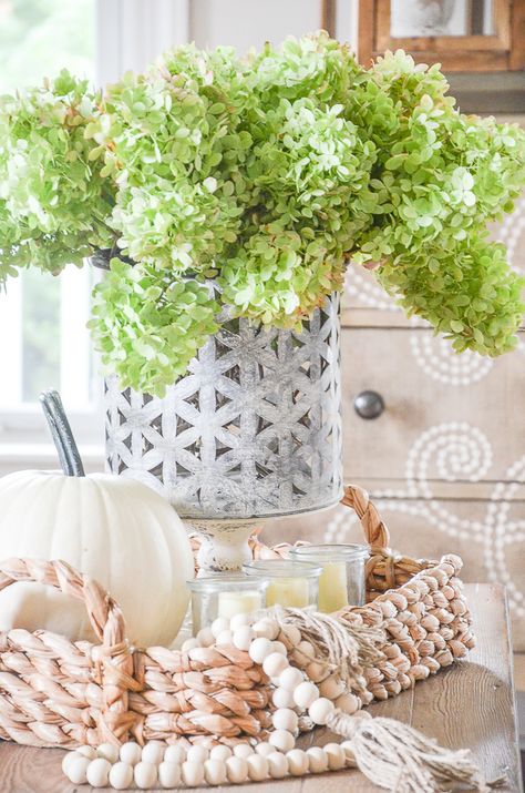 EASY FALL DECORATING IDEAS AND PLANNING Natural Fall Decor, Fall Vignettes, Fall Decorating Ideas, Easy Fall Decor, Fall Living Room Decor, Dried Hydrangeas, Autumn Decorating, Farmhouse Fall Decor, Autumn Nature