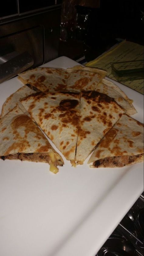 Pulled Pork Quesadillas, Carolina Style Pulled Pork, Pork Quesadillas, Afghan Food Recipes, Eating Food Funny, Food Art For Kids, Gouda Cheese, Delicacy Food, Food Drinks Dessert