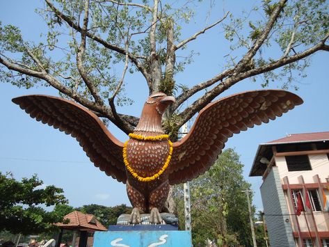 Statue of Garuda at Manjulal, Guruvayur, Kerala Guruvayur Temple, Hindu Names, Sky God, Krishna Statue, Beach Photography Poses, Hindu Mythology, Red Roof, Lord Vishnu, See Videos