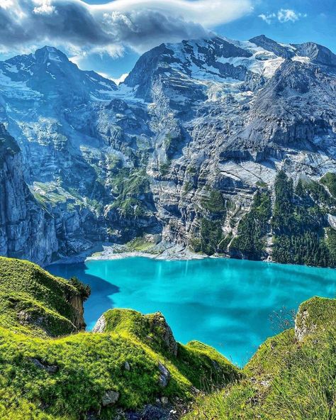 Lake Oeschinen is a lake in Switzerland, near the town of Kandersteg in the Bernese Oberland. The lake is located at an altitude of 1578 m, is 56 m deep and has an area of ​​1.1 km², making it one of the largest mountain lakes in Switzerland. Cool Swimming Pools, Mountain Lakes, Mountain Nature, Beautiful Aesthetic, Places In The World, Wide World, Beautiful Places In The World, Animals Wild, Switzerland