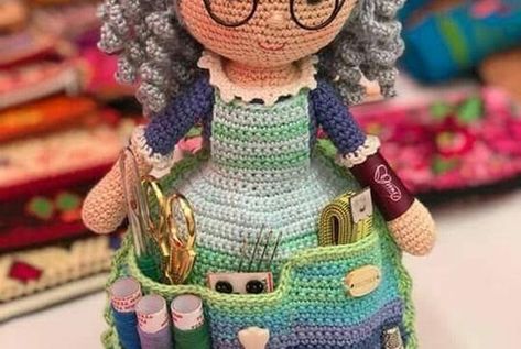 Crochet Crafter Granny Organizer - Free Pattern Crafter Granny Free Crochet Pattern, Crochet Gnome Organizer Free Pattern, Granny Dolls, Crochet Gnomes, Pattern Free Amigurumi, Crochet Baby Gifts, Crochet Dolls Free Patterns, Crochet Abbreviations, Amigurumi Elephant