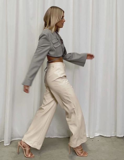 Beige Leather Pants, Beige Pants Outfit, Work Outfit Inspiration, Leather Pants Outfit, Beige Pants, Casual Work Outfit, Summer Dress Outfits, Neutral Fashion, Going Out Outfits