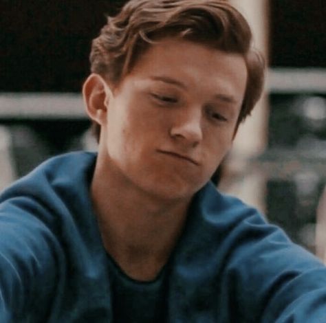 Tom Holland Haircut, Homecoming Spiderman, Icon Spiderman, Spiderman Icons, Tomholland Spiderman, Parker Spiderman, Tom Holland Zendaya, Tom Holland Imagines, Arte Punk